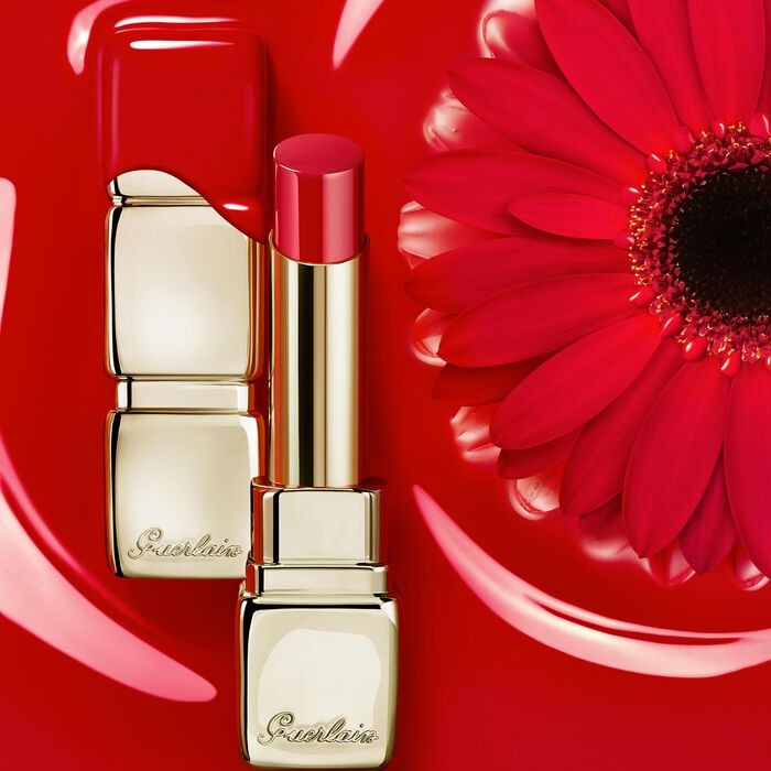 Barra de labios brillante con un 95 % de ingredientes derivados de la naturaleza