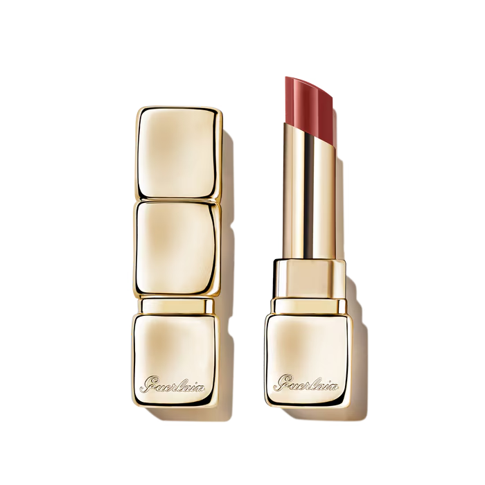 Barra de labios brillante con un 95 % de ingredientes derivados de la naturaleza