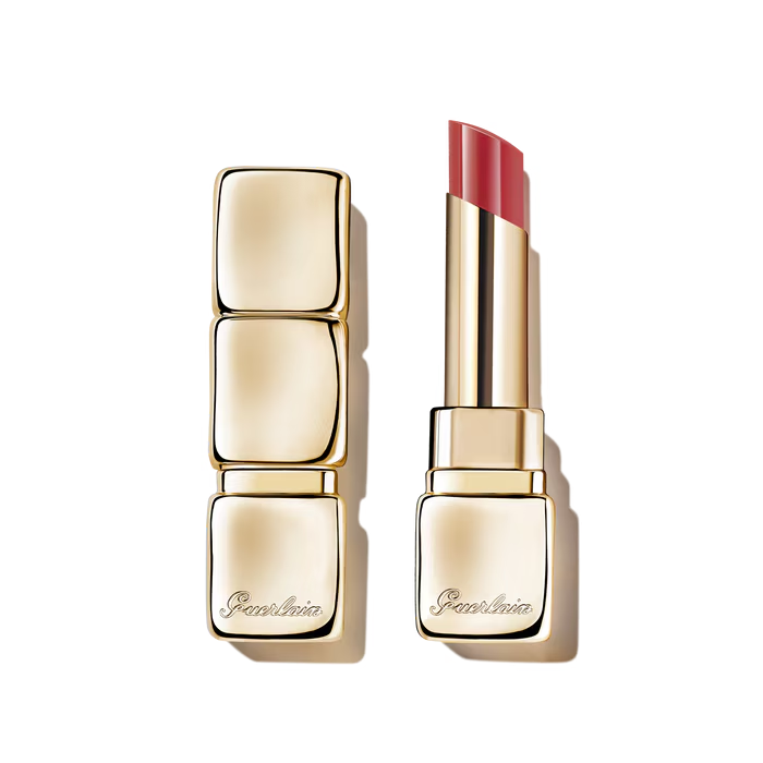 Barra de labios brillante con un 95 % de ingredientes derivados de la naturaleza