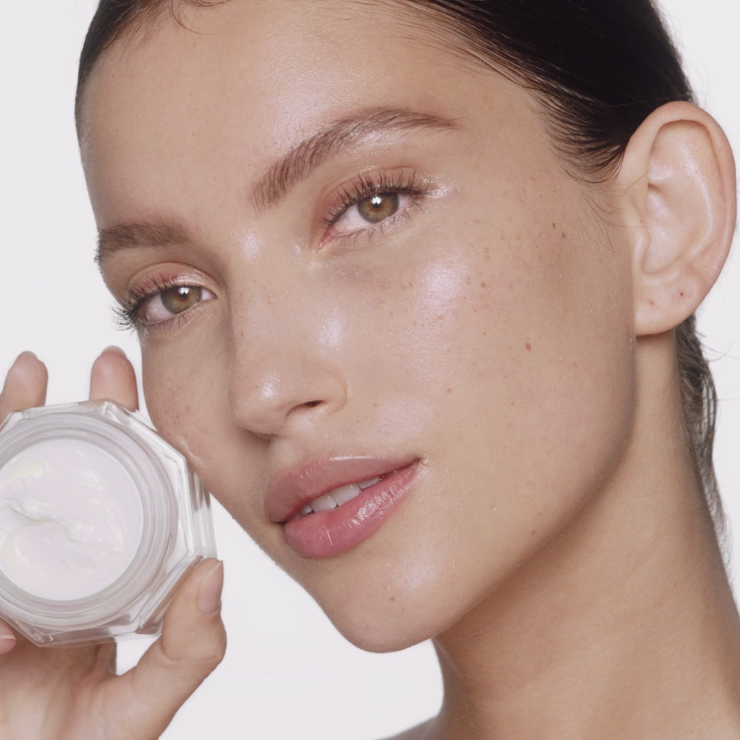Cargar vídeo: Crema Mágica Hidratante Charlotte Tilbury – 50 ml