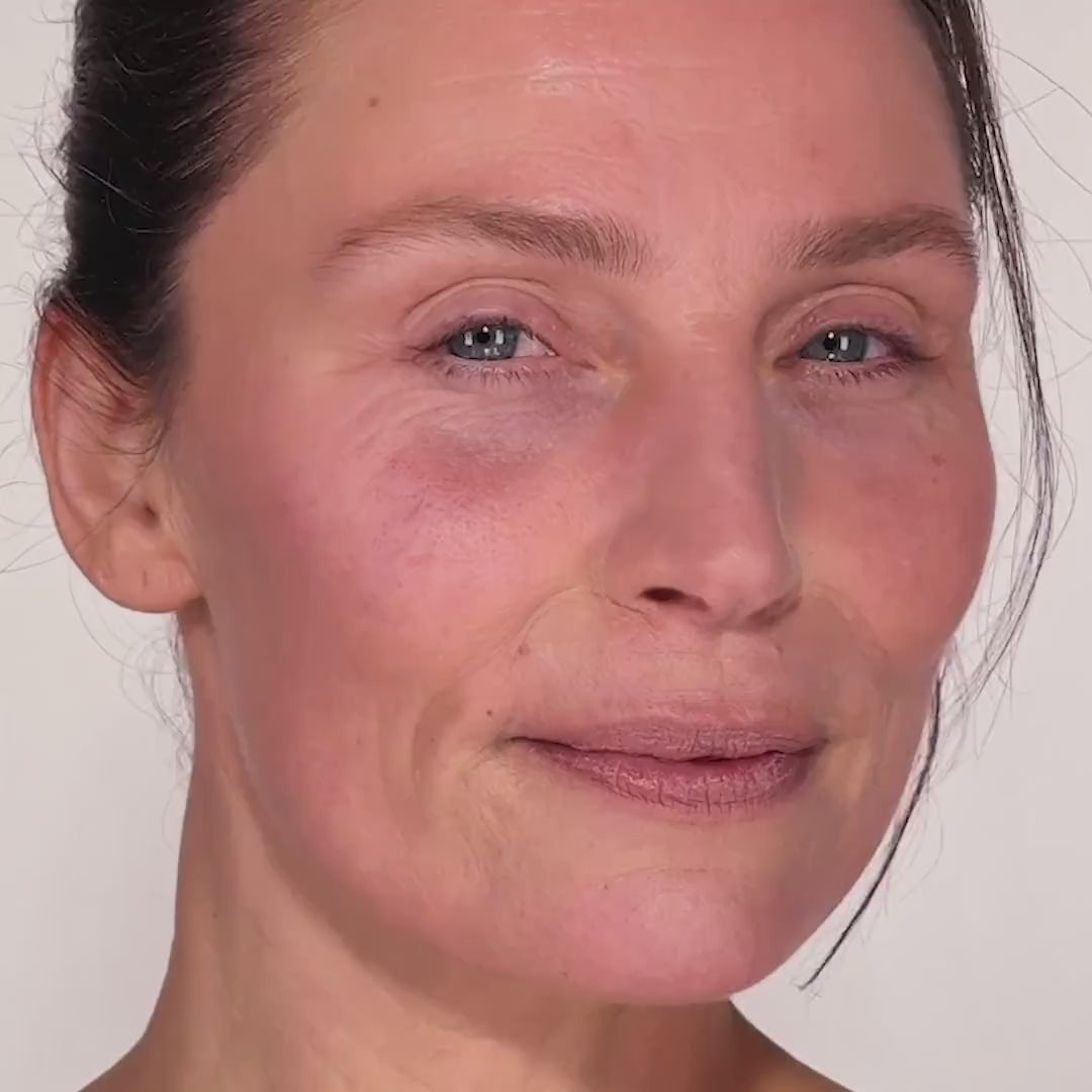 Cargar vídeo: Primer Invisible UV Flawless Poreless SPF de Charlotte Tilbury