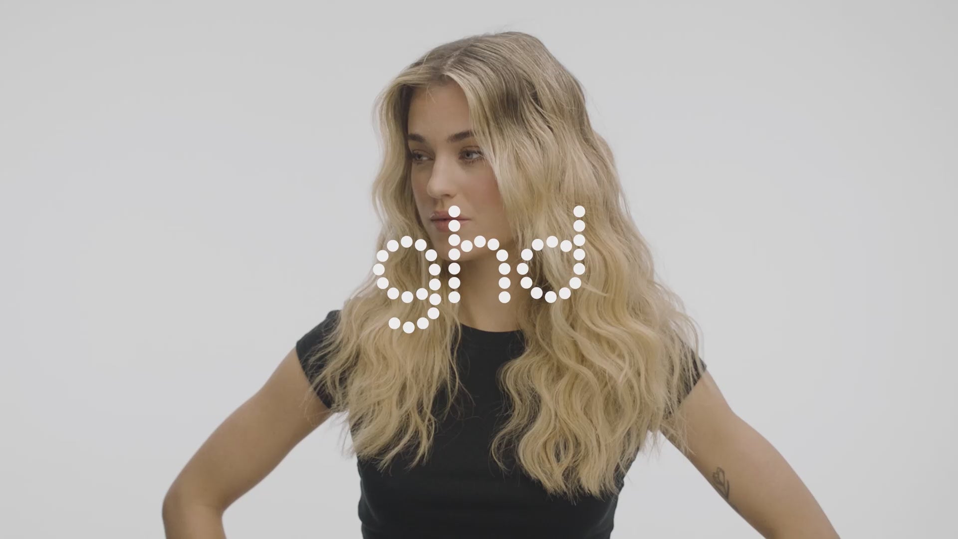 Cargar vídeo: Rizador Triple Barrel Profesional GHD Wave