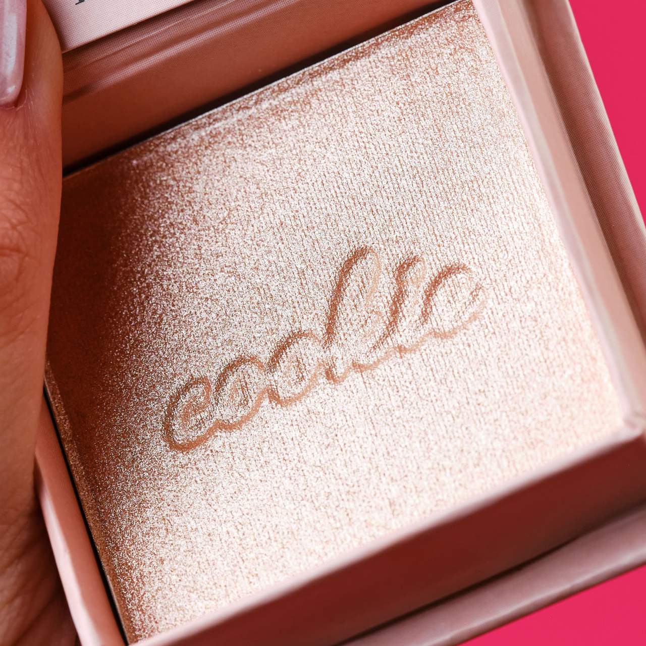 Cookie and Tickle – Polvos Iluminadores de Acabado Brillante