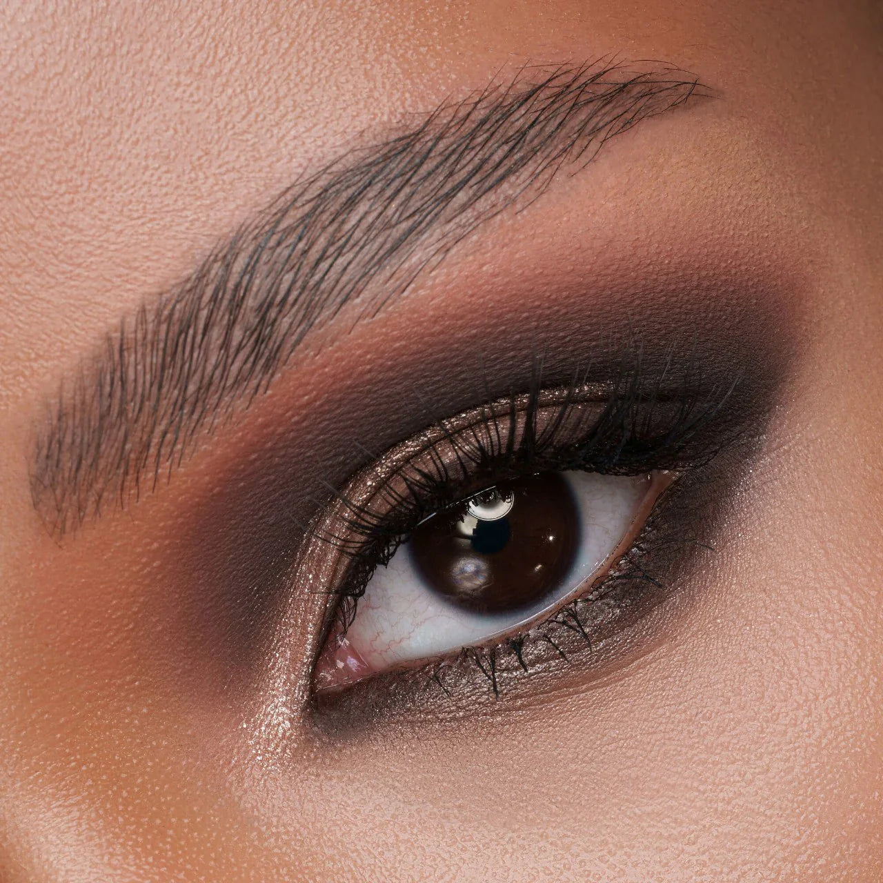 I Need a Nude Eyeshadow Palette – Paleta de tonos neutros universales