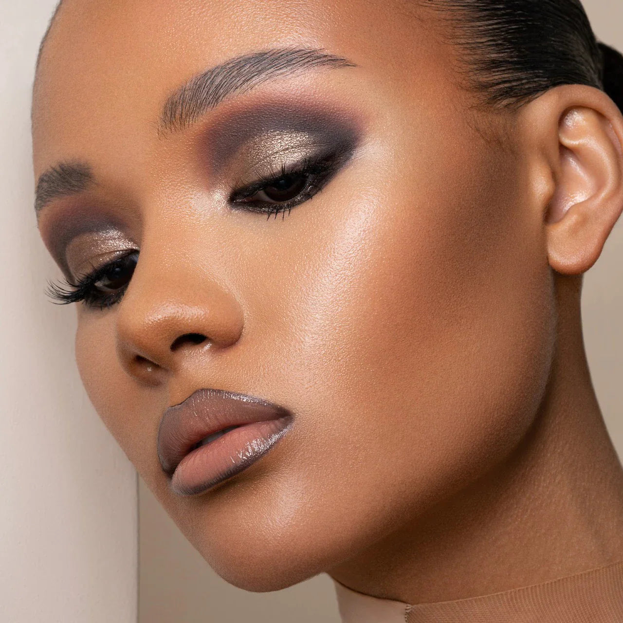 I Need a Nude Eyeshadow Palette – Paleta de tonos neutros universales