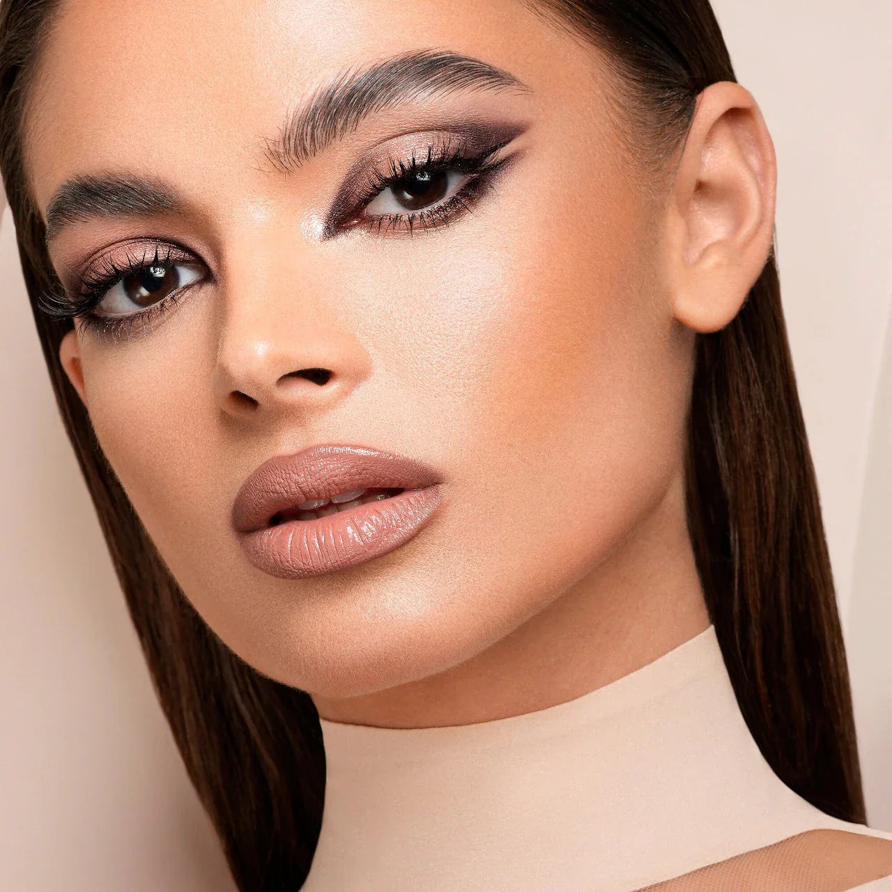 I Need a Nude Eyeshadow Palette – Paleta de tonos neutros universales