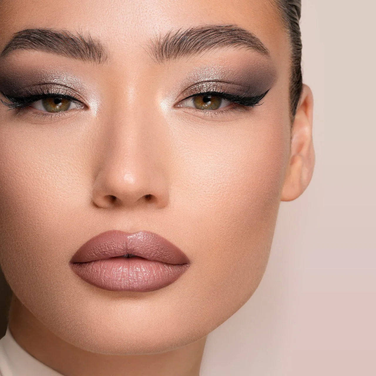 I Need a Nude Eyeshadow Palette – Paleta de tonos neutros universales