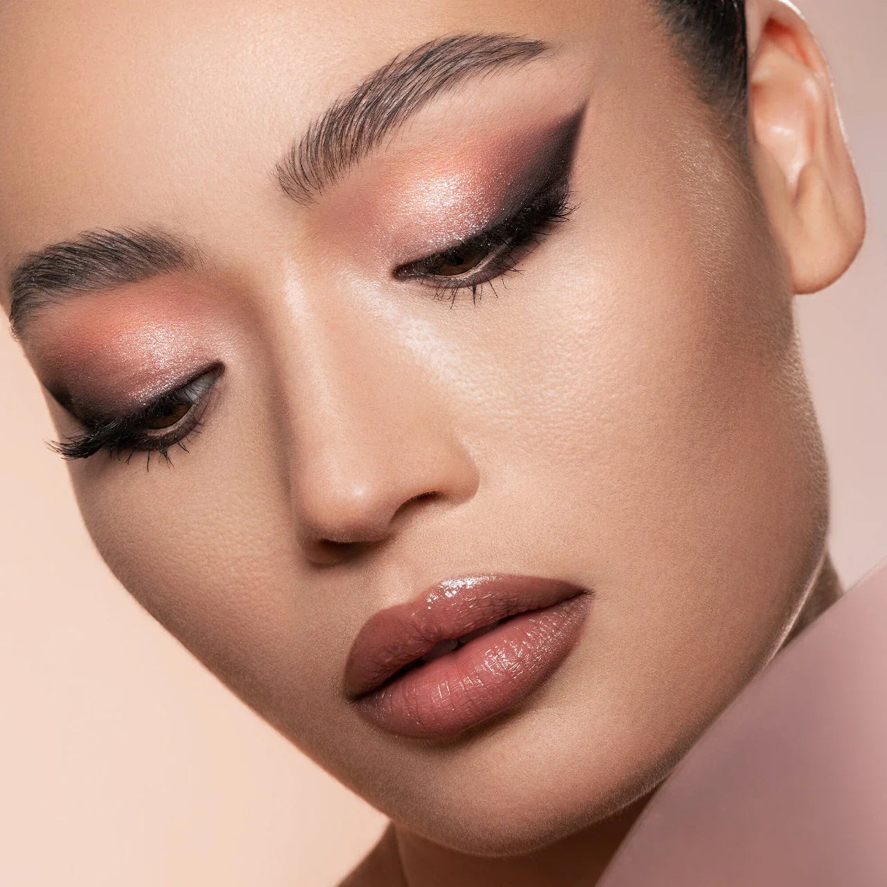 I Need a Nude Eyeshadow Palette – Paleta de tonos neutros universales
