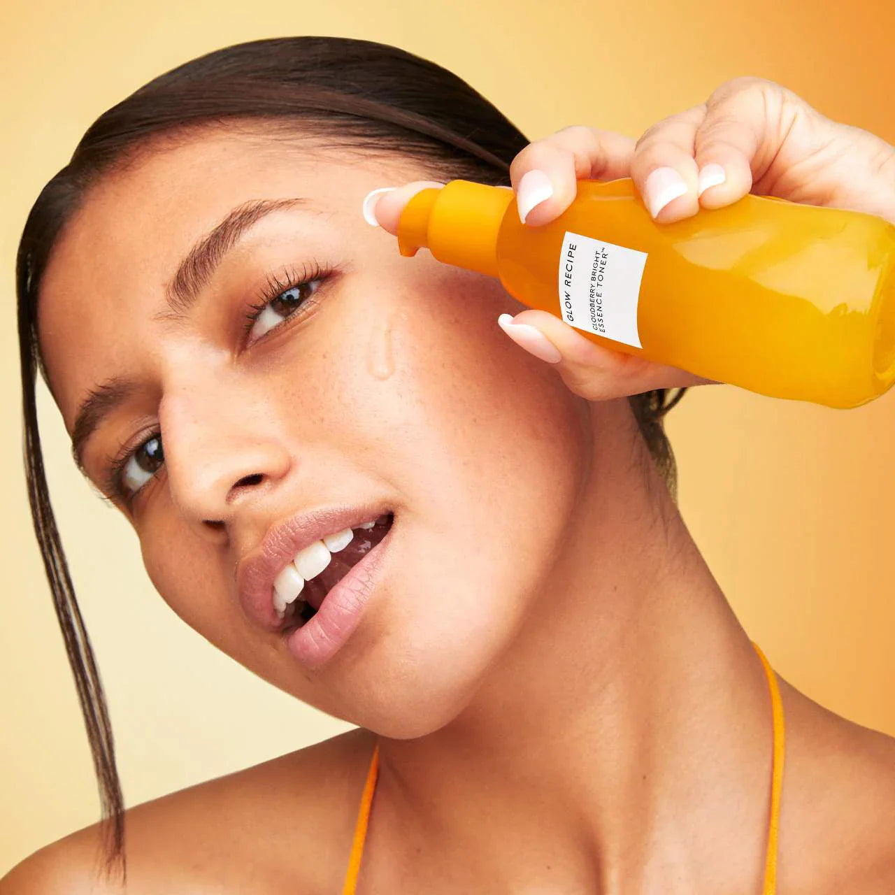 Tónico iluminador Cloudberry Bright Essence™ – Esencia tonificante con mora ártica